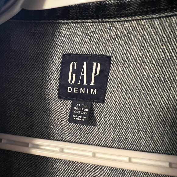 Gap Denim Jean Jacket barely worn - Picture 2 of 3